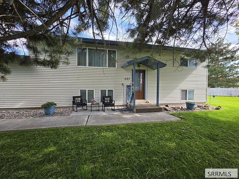 527 Boyd St photo 2