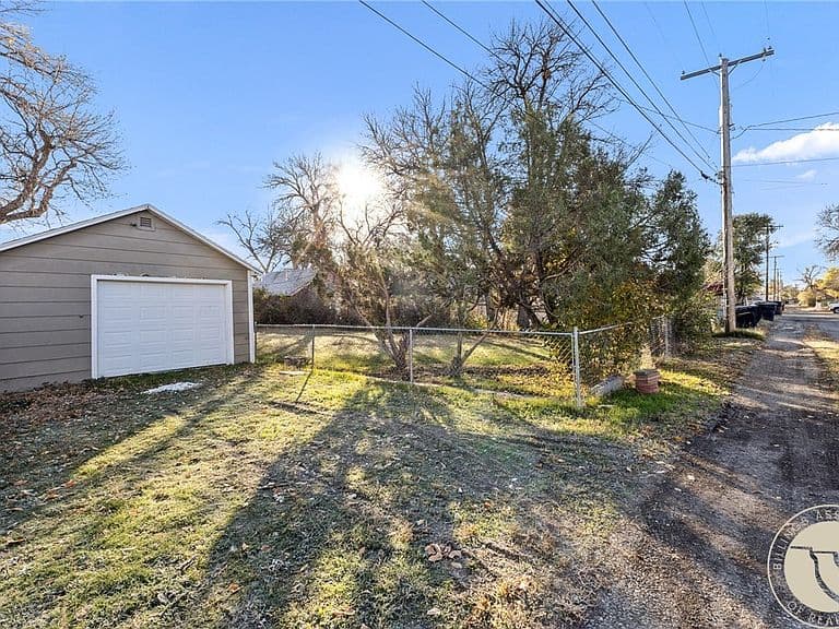 208 Woodland Ave photo 4