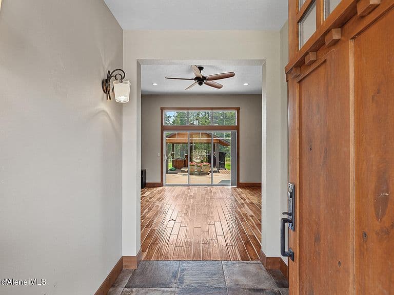630 Goldfinch Ln photo 3