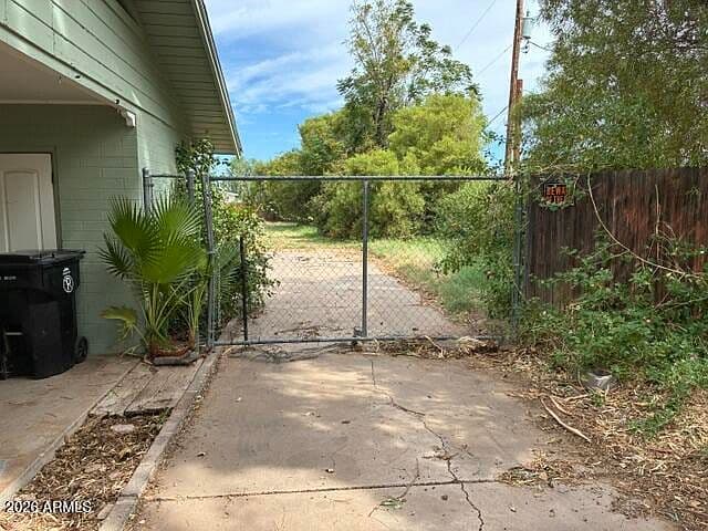 1514 E DANA Avenue photo 3
