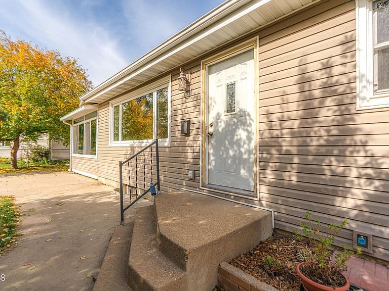 1016 W Sweet Ave photo 1