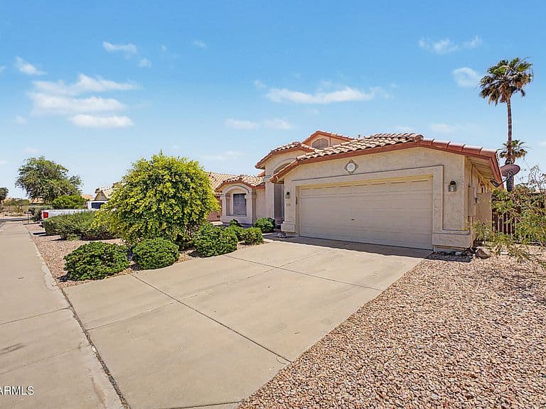 9729 W BURNETT Road photo 1