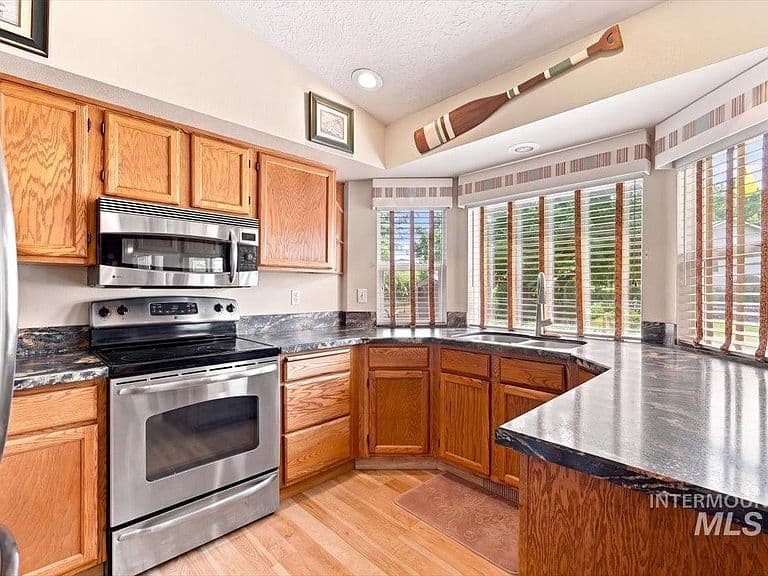 1123 W Kimra St photo 5