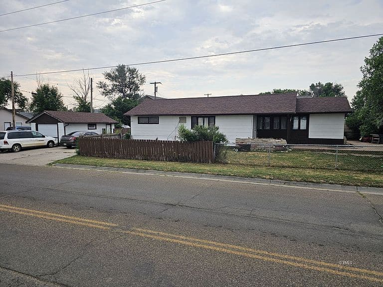 2202 Leighton Blvd photo 1