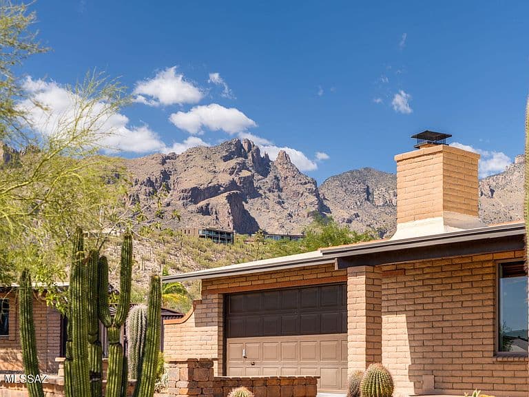 3575 E Ventana Canyon Dr photo 3