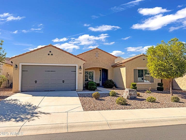 3848 N HUNTINGTON Drive photo 1
