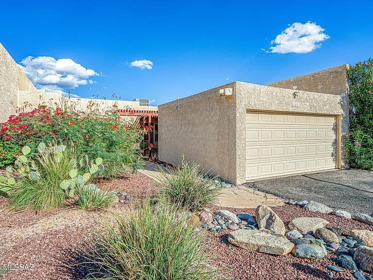 6324 N Camino Hermosillo photo 1