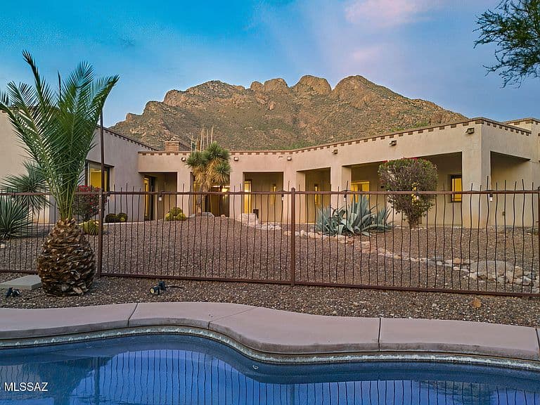 8755 N Sunnyslope Dr photo 1