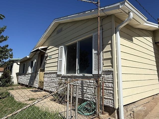 5669 S Glendale Ave photo 2