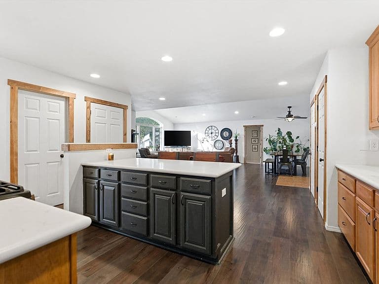 520 Gopher Ln photo 4