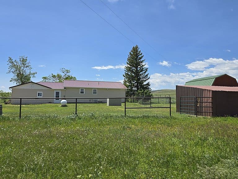 30 Pioneer Rd photo 3