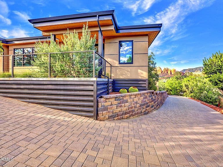 2405 ROADRUNNER Road photo 3