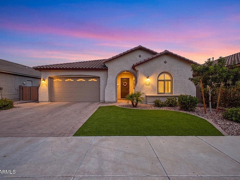 2864 W SANTA FE Drive photo 2