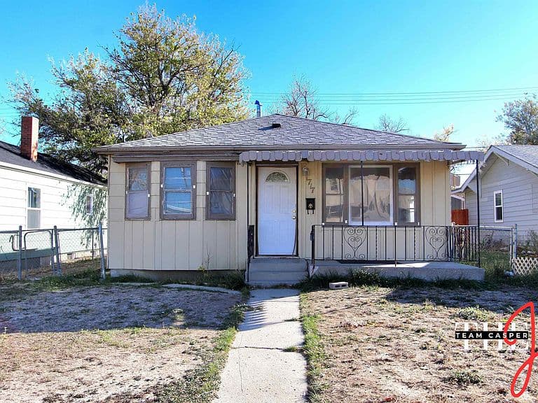 1717 S Poplar St photo 1