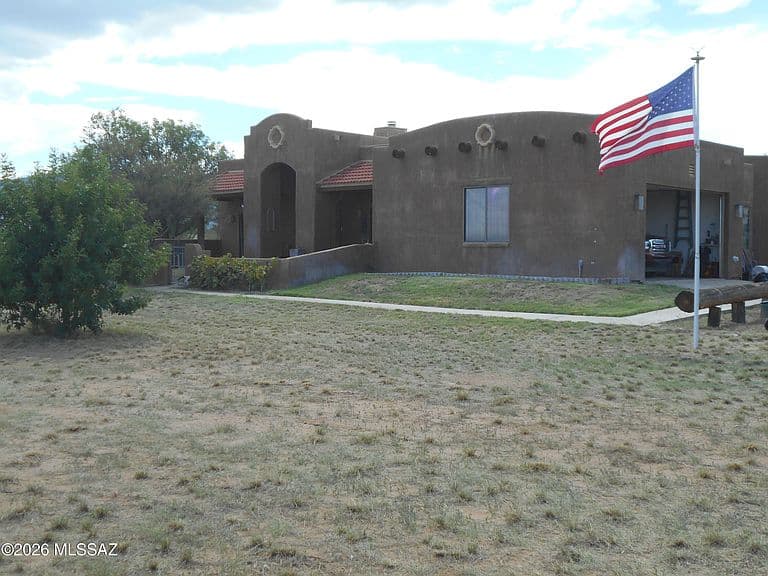 1077 S Central Rd photo 1