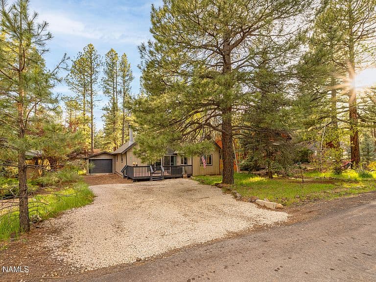 135 N Lodge Dr photo 2