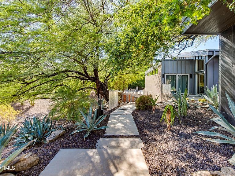 4306 E DESERT CREST Drive photo 5