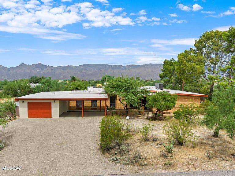 10231 E Discovery Dr photo 1
