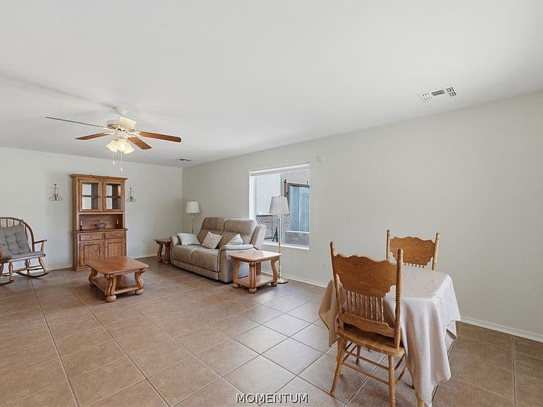 2633 Wickieup Avenue photo 4