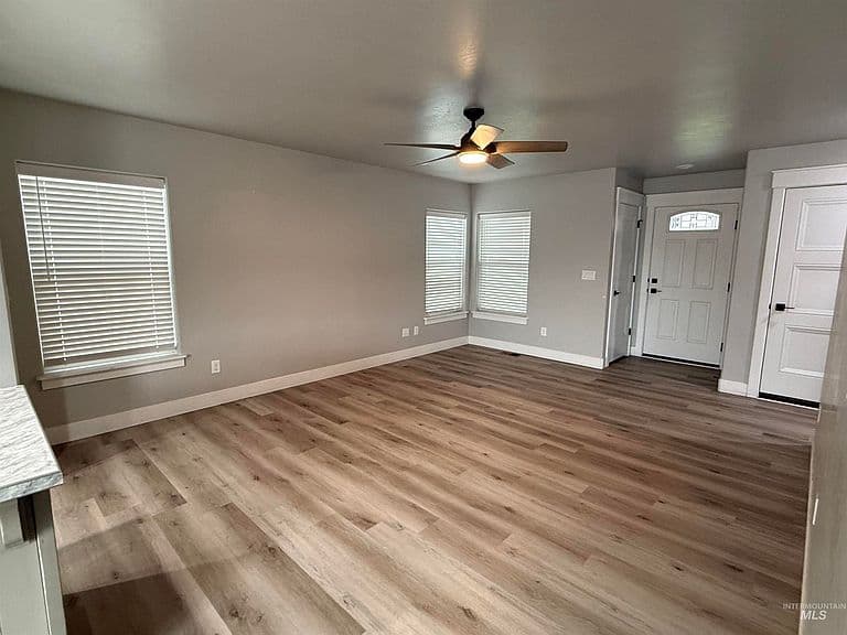 821 Jack Ave photo 4
