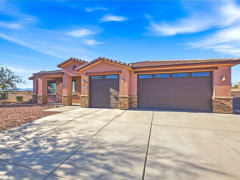 3139 Esmerelda Drive photo 1
