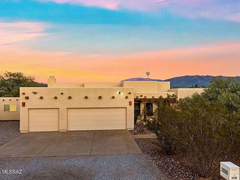 2330 N Bonanza Ave photo 2