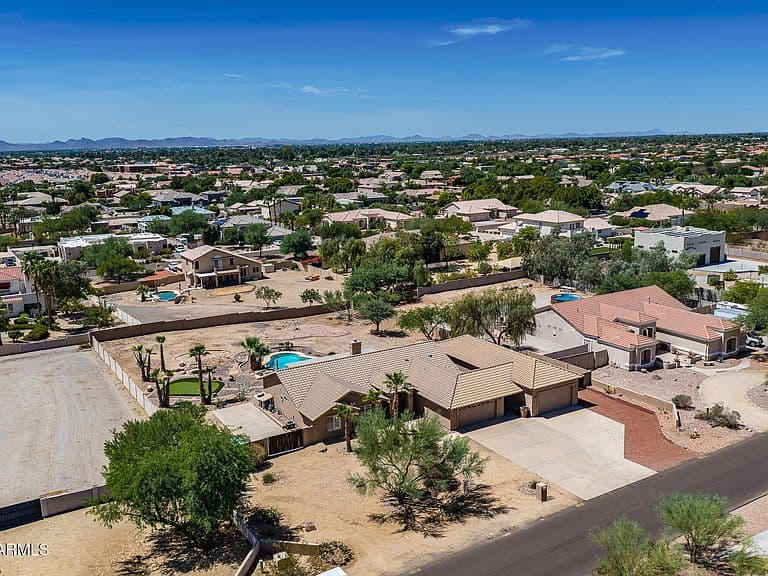12817 W SAN MIGUEL Avenue photo 3