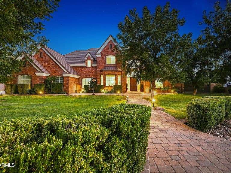 15415 E PICKETT Court photo 4