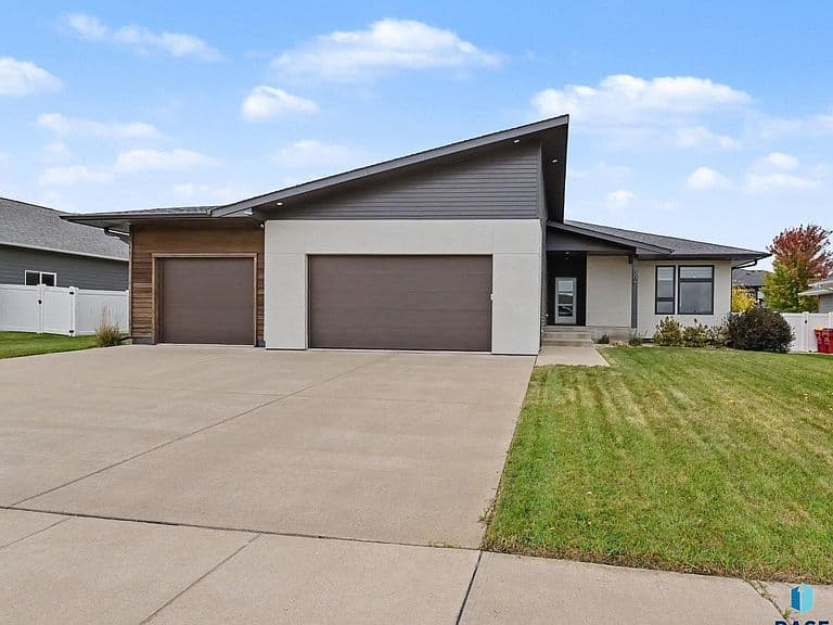 8204 E Roughlock St photo 2