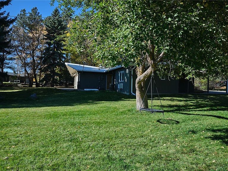 204 Emerald Dr photo 1