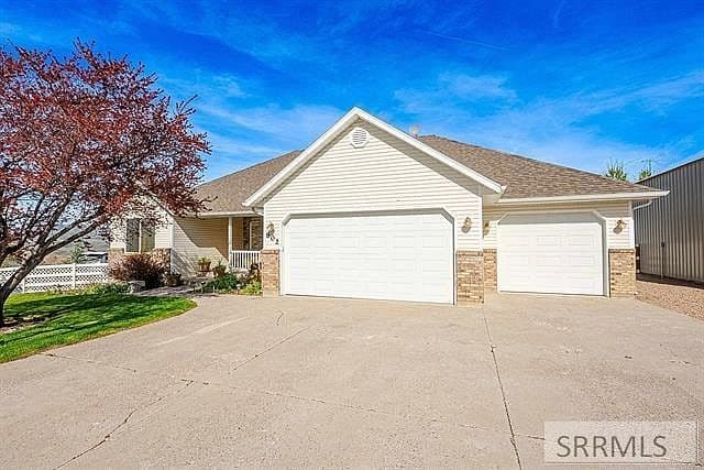 802 E Madlee Rd photo 5