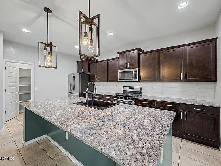 1041 W GLEN CANYON Drive photo 5