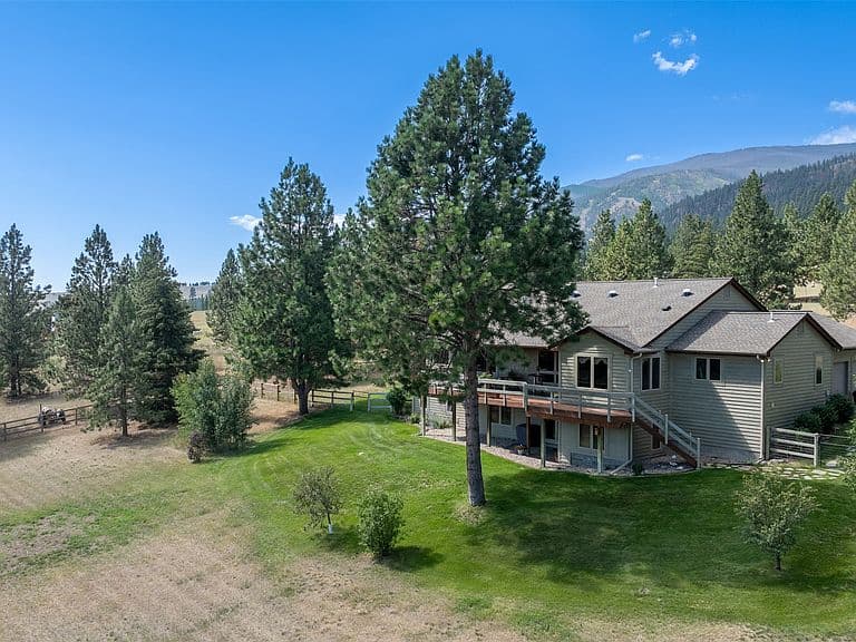 15940 Highland Dr photo 2