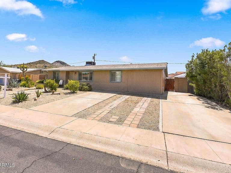 2217 E ACOMA Drive photo 3