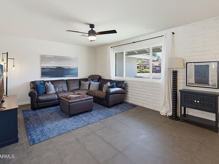 3936 E Desert Cove Avenue photo 5