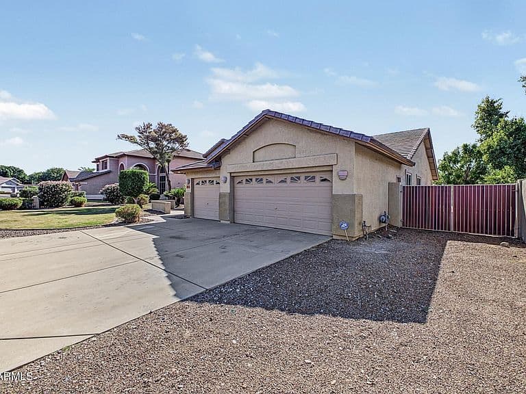 7061 W ANGELA Drive photo 2