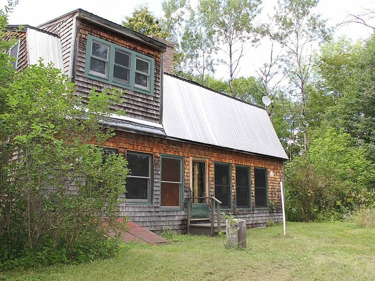1049 Barker Road photo 5