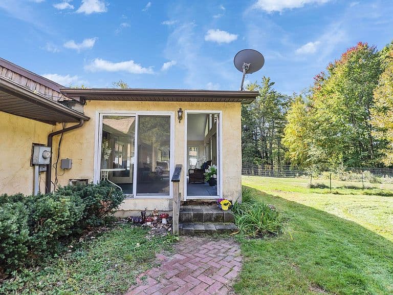 125 Parker Road photo 5