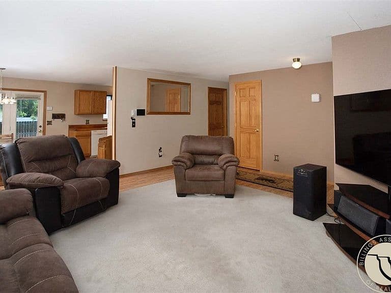 587 Chokecherry Pl photo 4