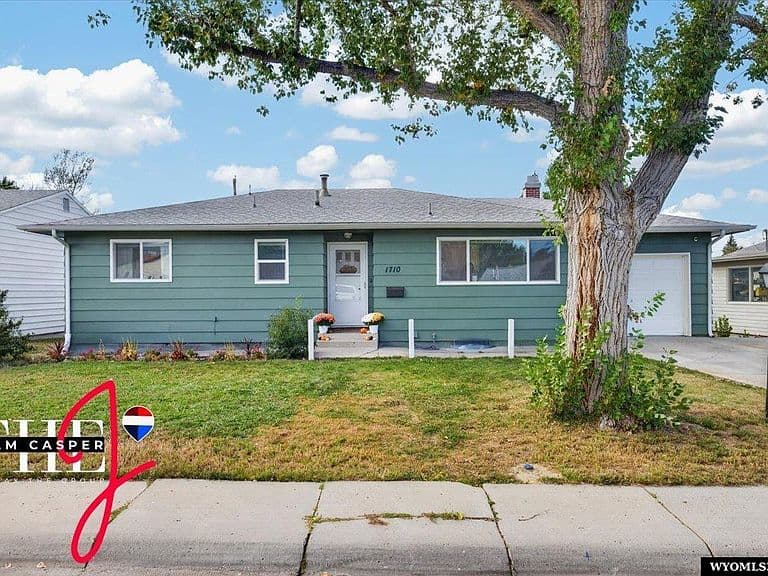 1710 S Lennox Ave photo 1