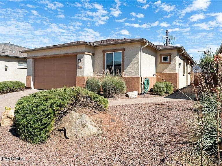 6217 Goldfinch Dr photo 2