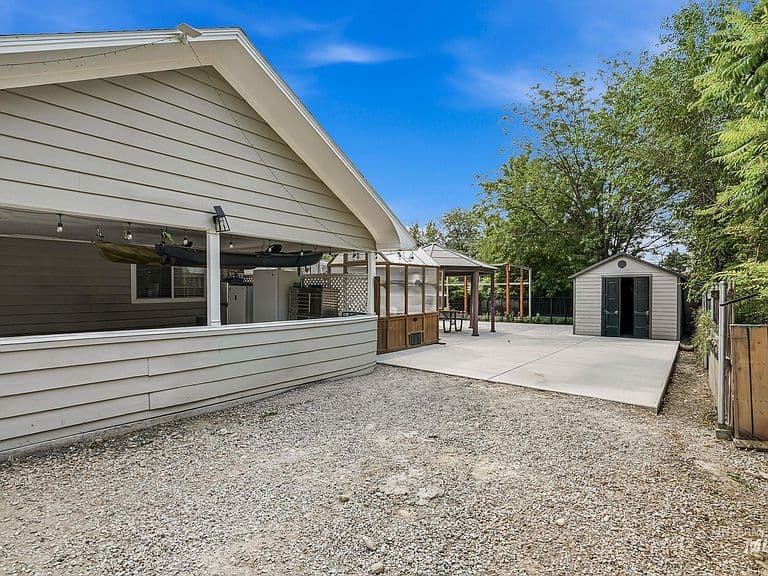 17063 N Midsummers Ln photo 2
