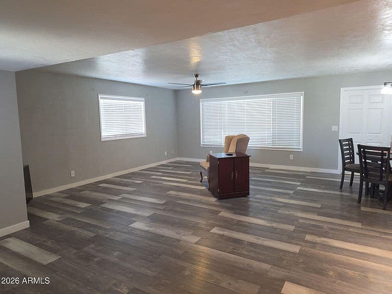908 N QUEEN MARY Way photo 5