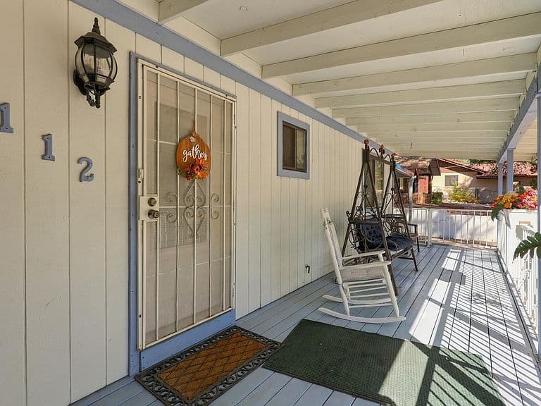 112 W Sherwood Dr photo 5