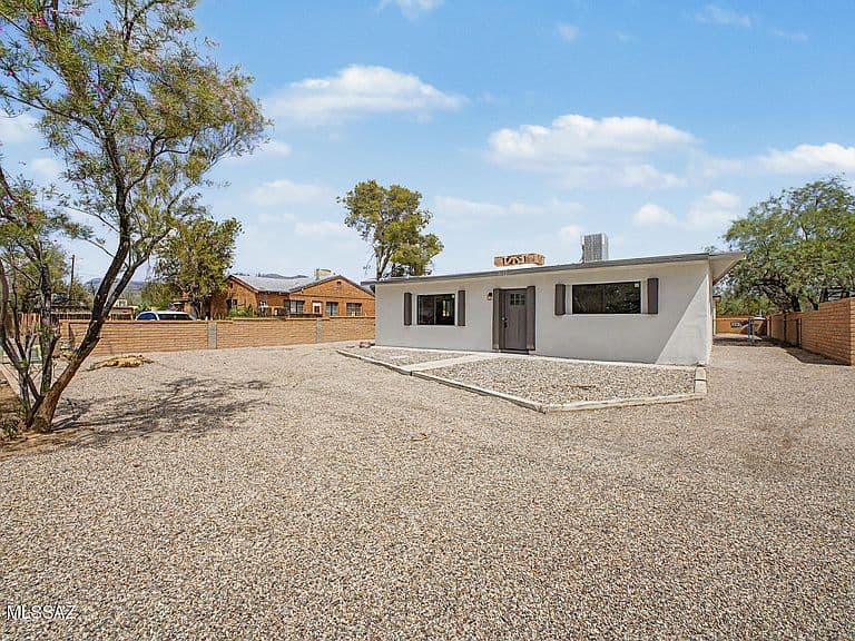 3446 N Mountain Ave photo 2