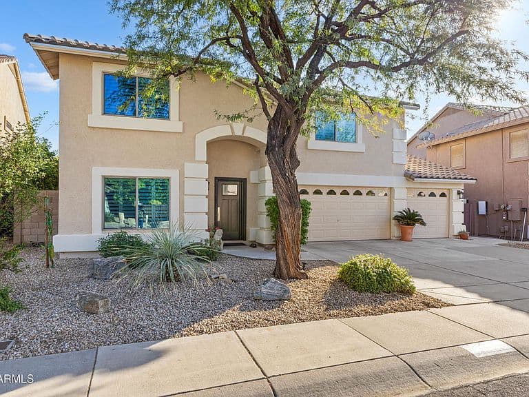 2045 E RUBY Lane photo 2