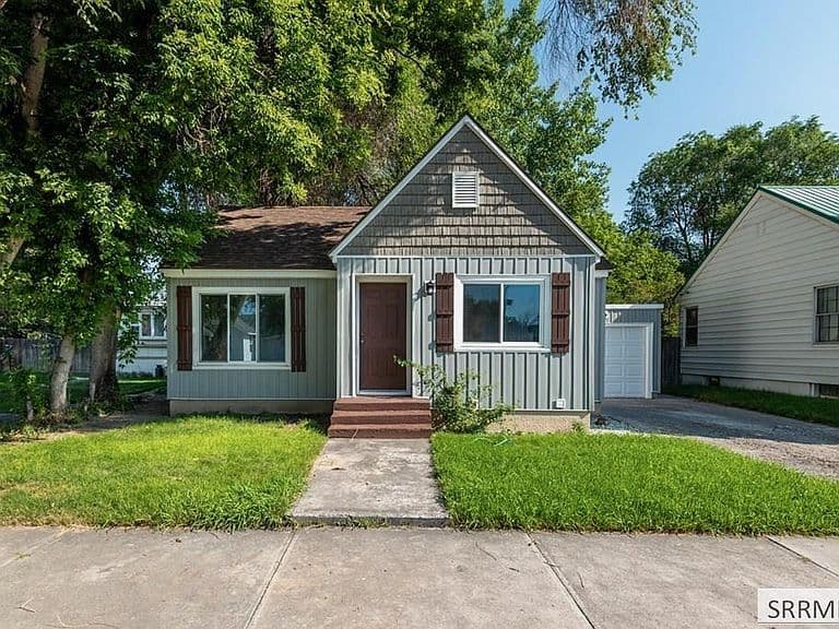 465 3rd St photo 1