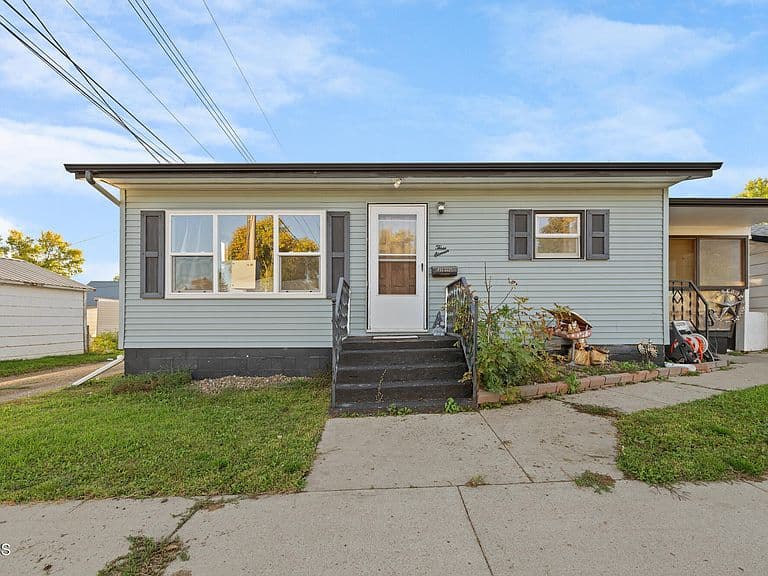 311 9th Ave W photo 3