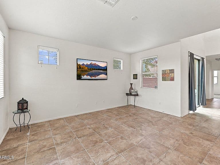 7214 S 48TH Drive photo 3