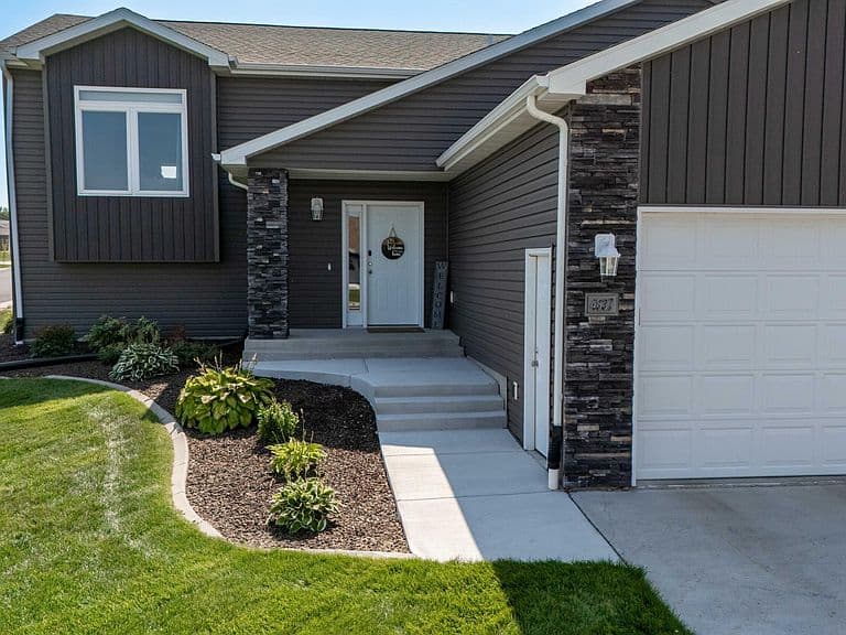 4837 Feldspar Dr photo 2